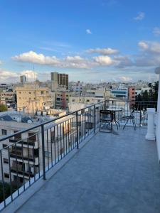 Foto dalla galleria di Top floor apartment in Nicosia with view! a Nicosia