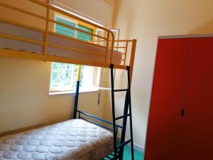 Poschodová posteľ alebo postele v izbe v ubytovaní Villa Arya Casa Vacanza