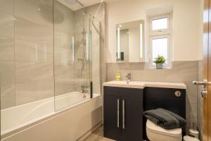 Galeriebild der Unterkunft Mill Road Apartment First Floor in Crawley + 31 Fotos