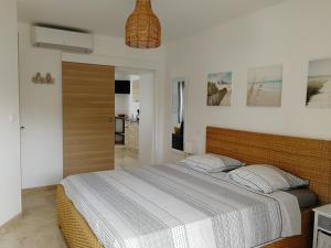 Postel nebo postele na pokoji v ubytování Petite Maison refaite à neuf proche plage