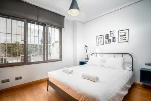 Posteľ alebo postele v izbe v ubytovaní Daria Beach Gran Terraza by AlohaMalaga