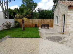 Zahrada ubytování Petite Maison refaite à neuf proche plage