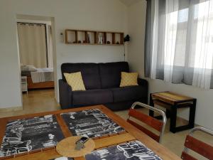 Posezení v ubytování Petite Maison refaite à neuf proche plage