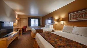 Krevet ili kreveti u jedinici u okviru objekta Best Western Gold Canyon Inn & Suites