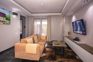 TV/trung tâm giải trí tại Bronbella Villa Residence