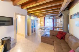 a living room with a brown couch in a room at Youatmolino Canal View Apartment in Venice