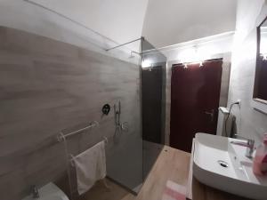 a bathroom with a shower and a toilet and a sink at CASA DI NONNA RINDA-Via del Castello n6 in Monte Santa Maria Tiberina