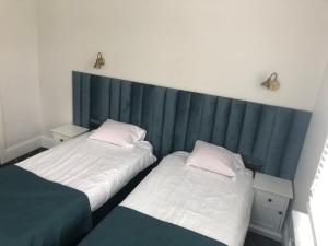 Łóżko lub łóżka w pokoju w obiekcie Pokoje dom Gustaw Augustów