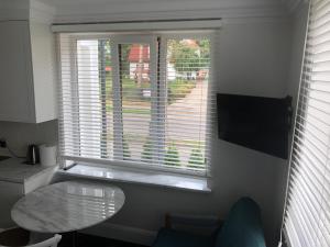 Telewizja i/lub zestaw kina domowego w obiekcie Pokoje dom Gustaw Augustów