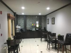 Posezení v ubytování Muskogee Inn and Suites