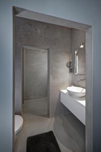 A bathroom at Villa Voorenburg
