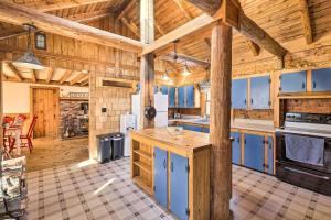 Gallery image of Black Bear Lodge A Rural White Mtns Retreat in Chatham +22 photos