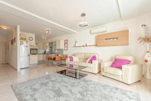 Η κουζίνα ή μικρή κουζίνα στο New townhouse in El Duque Joyas
