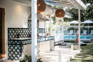 Bazén v ubytování Pineapple Petes Beach House nebo v jeho okolí