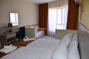 Postel nebo postele na pokoji v ubytování Hôtel Saja