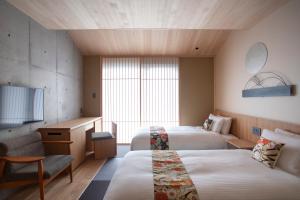 Postel nebo postele na pokoji v ubytování Hotel Legasta Kyoto Higashiyama Sanjo