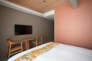 TV a/nebo společenská místnost v ubytování Hotel Legasta Kyoto Higashiyama Sanjo