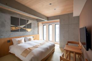Postel nebo postele na pokoji v ubytování Hotel Legasta Kyoto Higashiyama Sanjo