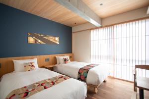 Postel nebo postele na pokoji v ubytování Hotel Legasta Kyoto Higashiyama Sanjo