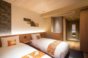 Postel nebo postele na pokoji v ubytování Hotel Legasta Kyoto Higashiyama Sanjo