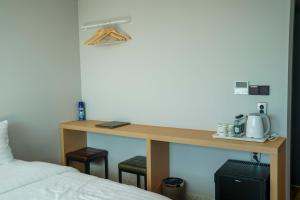 Postel nebo postele na pokoji v ubytování Aroomi Hotel Hyupjae