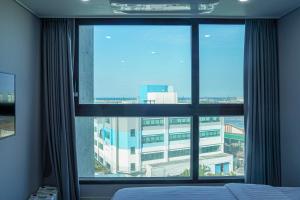 Postel nebo postele na pokoji v ubytování Aroomi Hotel Hyupjae