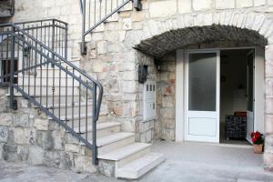 Eine Fassade oder ein Eingang zu Apartments Bašić