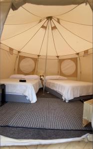 Postel nebo postele na pokoji v ubytování Hawkay Glamping + 25 fotografií