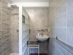 Koupelna v ubytování Studio Cénac-et-Saint-Julien, 1 pièce, 2 personnes - FR-1-616-237
