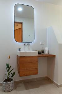 a bathroom with a sink and a mirror at Dreamer Palomino in Palomino