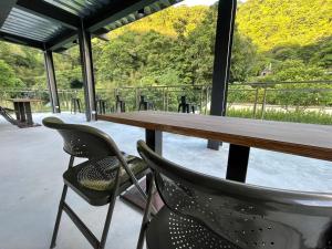 Sla Ulay Backpacker Hostel 발코니 또는 테라스