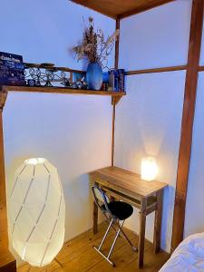 a desk and a chair in a room at TOYA HOME kairou 一棟貸切 in Lake Toya