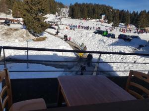 L'Après-ski Chamrousse 1700 v zimě