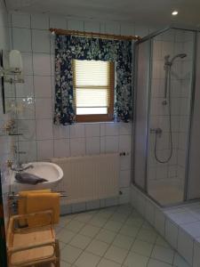Zdjęcie z galerii obiektu Room in Apartment - Ferienhaus Kahr Appartment Rosbrand w mieście Höggen