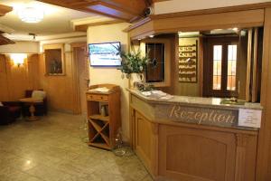 a bar in a room with a wine tasting room at Bayerische Gastwirtschaft Dimpfl-Stadl in Lam +61 photos