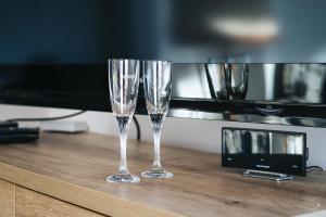 two champagne glasses sitting on top of a table at Chalupa Bob a Bobek in Rokytnice v Orlických Horách