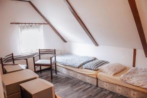 A bed or beds in a room at Chalupa Bob a Bobek