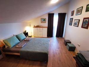 Posteľ alebo postele v izbe v ubytovaní Centrally located 3 Bedroom Holiday House O'Live with private garden