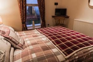 Katil atau katil-katil dalam bilik di Hot Tub Pet Friendly Luxury Cosy Cottage, Near Withernsea and Patrington