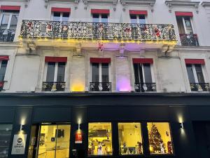 a store front with a christmas tree on a building at Best Western Empire Elysees in Paris