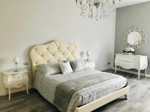 En eller flere senge i et værelse på APT ELENA FRONTE LAGO + 29 billeder