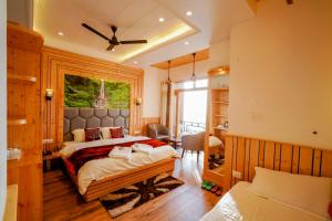 เตียงในห้องที่ Lord Krishna Boutique Stay