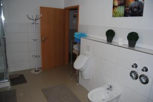 Koupelna v ubytování Gemütliches ZUHAUSE fühlen + 1 fotografie