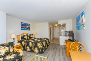 a hotel room with a bed and a kitchen at Ilikai Marina Studio City View Condos with Fully Equipped Kitchens & Free Wifi in Honolulu