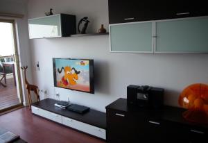 Televízia a/alebo spoločenská miestnosť v ubytovaní Fabulous Canteras first Beachfront