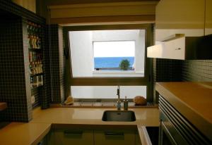 Kuchyňa alebo kuchynka v ubytovaní Fabulous Canteras first Beachfront