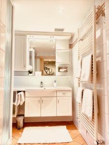 En eller flere senge i et værelse på Mariazeller Resort Landliebe