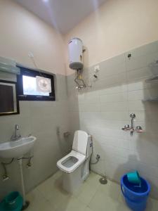 Ванна кімната в Chirag Homestay Kainchi