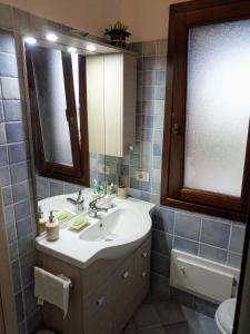 a bathroom with a sink and a mirror at Superbe appartement dans petite résidence . in Badesi