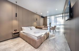 Katil atau katil-katil dalam bilik di Апартаменти-студіо "Premium Lux Apartments French Quarter 2" з гідромасажною ванною чи з душем